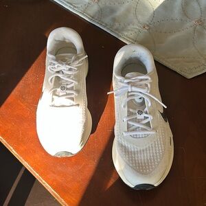 Women’s Nike Comfiride sneaker